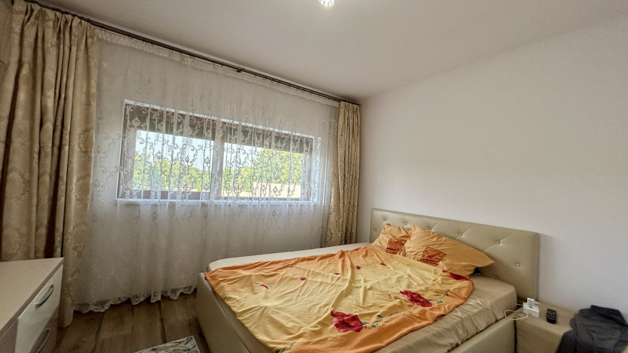 COMISION 0% Casa individuala cu 4 camere si 2 garaje, zona Sanandrei 12, foxfort.ro