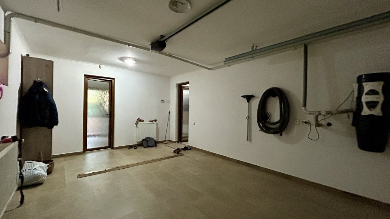 COMISION 0% Casa individuala cu 4 camere si 2 garaje, zona Sanandrei 20, foxfort.ro