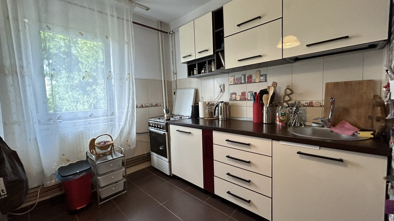 Apartament cu 3 camere si garaj, zona Simion Barnutiu  8, foxfort.ro