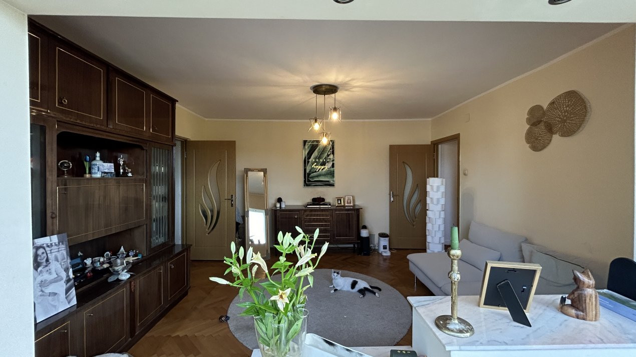 Apartament cu 3 camere si garaj, zona Simion Barnutiu  10, foxfort.ro