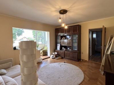 Apartament cu 3 camere si garaj, zona Simion Barnutiu