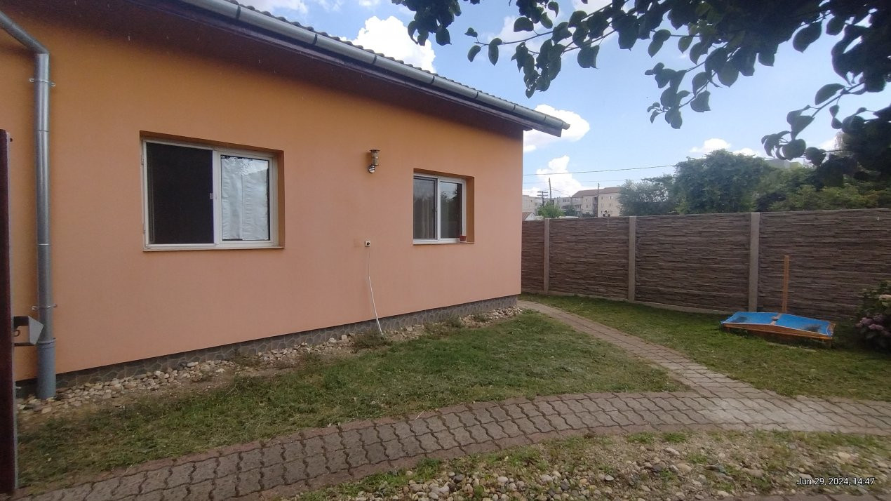 Casa individuala 4 camere, Zona Freidorf - Garaj, 2 fronturi stradale 13, foxfort.ro