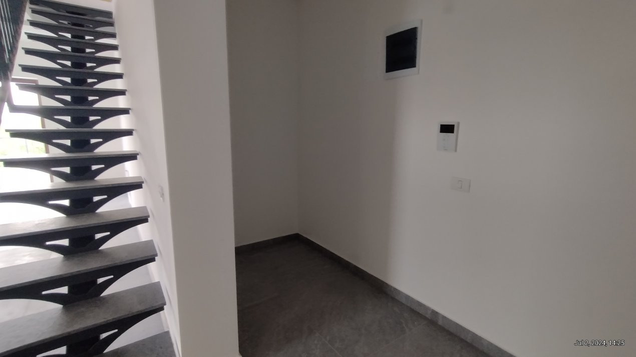 Apartament 3 camere, Zona Freidorf - Scara interioara, terasa 21 mp 6, foxfort.ro