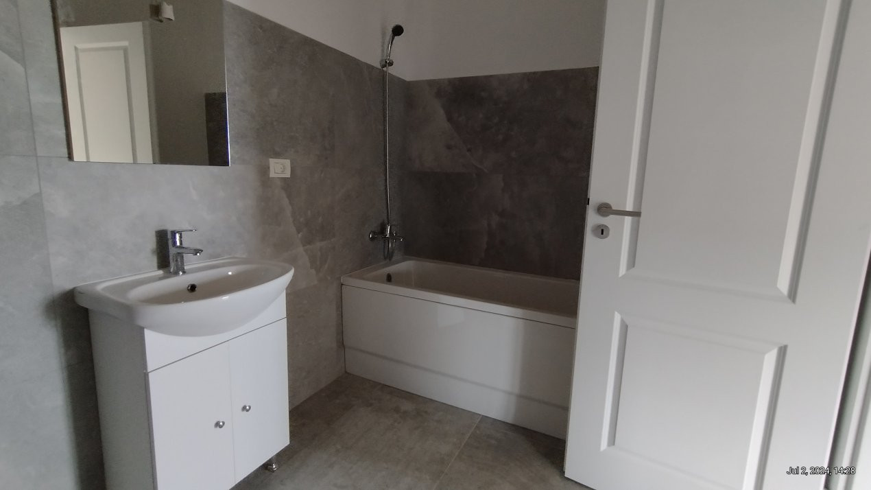 Apartament 3 camere, Zona Freidorf - Scara interioara, terasa 21 mp 20, foxfort.ro