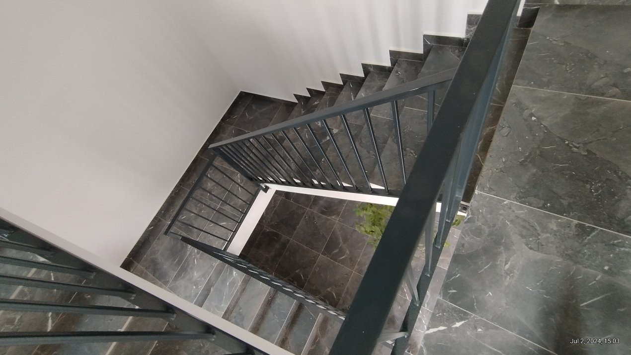 Apartament 3 camere, Zona Freidorf - Scara interioara, terasa 21 mp 23, foxfort.ro