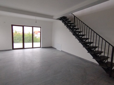 Apartament 3 camere, Zona Freidorf - Scara interioara, terasa 21 mp