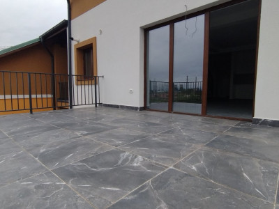 Apartament 3 camere, Zona Freidorf - Scara interioara, terasa 21 mp imagine mica 5, foxfort.ro