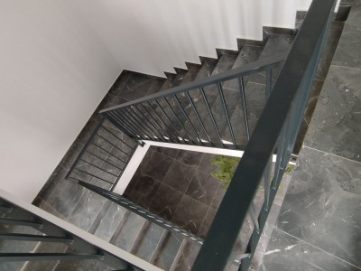 Apartament 3 camere, Zona Freidorf - Scara interioara, terasa 21 mp imagine mica 23, foxfort.ro