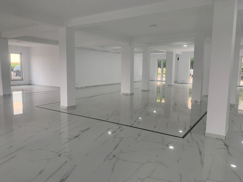 COMISION 0% Spatiu comercial 250 mp de inchiriat cu vad bun, zona Dumbravita 4, foxfort.ro