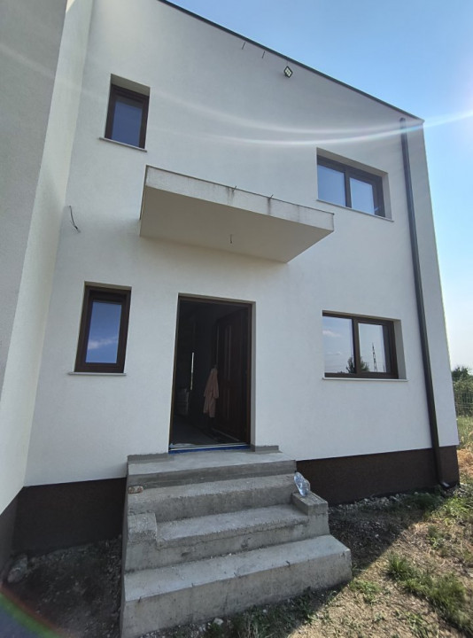 Triplex ultramodern cu 5 camere si 2 bai, in localitatea Timisoara 17, foxfort.ro