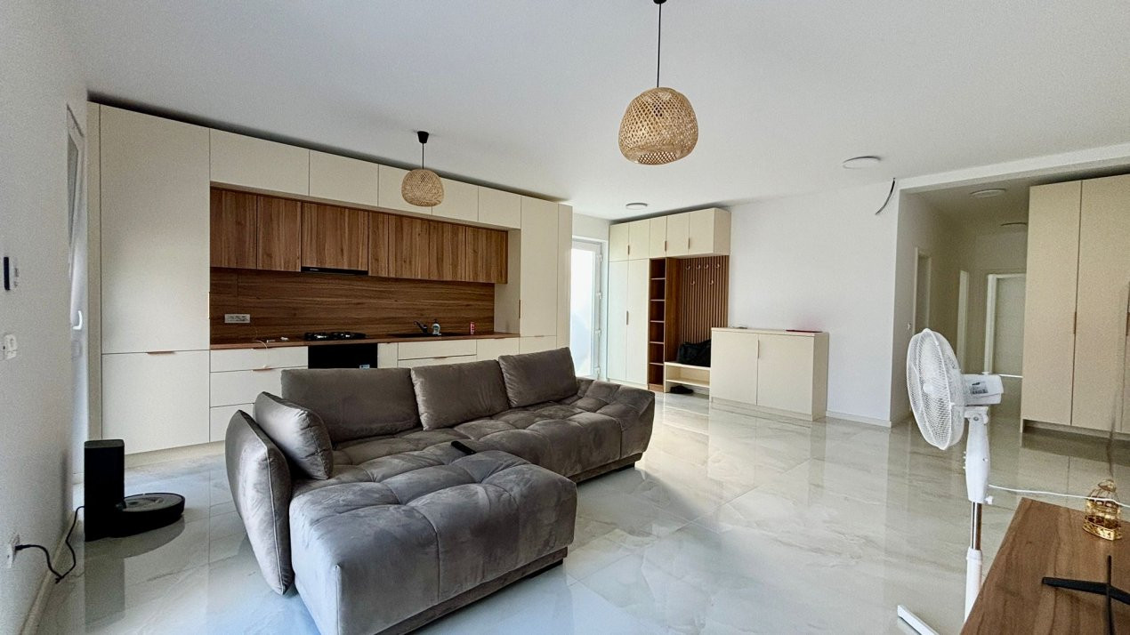 Duplex de vanzare cu 3 camere si 2 bai, zona Giarmata Vii 1, foxfort.ro