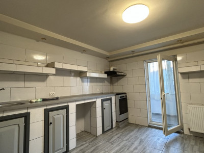 Apartament cu 2 camere decomandat, zona Lipovei