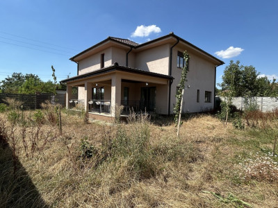 Casa individuala cu 5 camere si teren de 200 mp, Sanandrei