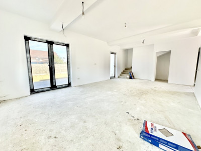 Duplex Mosnita 4 camere, 2 bai - curte amenajata cu gazon si plante! imagine mica 7, foxfort.ro