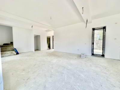 Duplex Mosnita 4 camere, 2 bai - curte amenajata cu gazon si plante! imagine mica 8, foxfort.ro