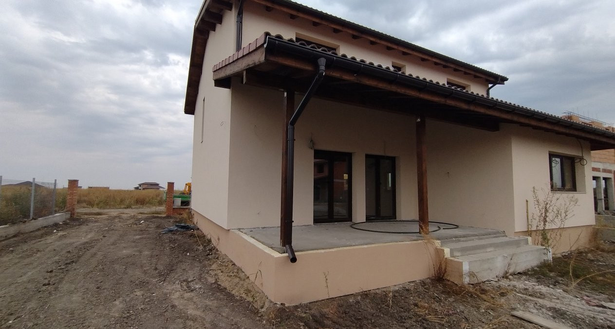 Casa individuala 4 camere si 3 bai, Sacalaz 3, foxfort.ro