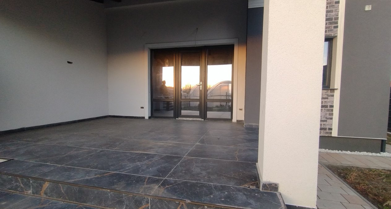 Duplex 5 camere, Becicherecu Mic - Garaj, terasa, Interior la Rosu 3, foxfort.ro