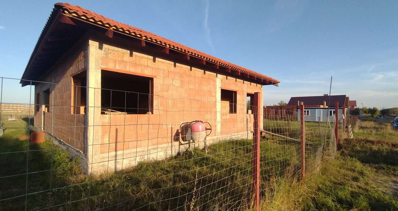 Casa individula la ROSU, 4 camere - Becicherecu Mic, teren 499 mp 18, foxfort.ro