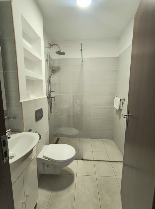 Hotel de inchiriat Parter + 2 Etaje + Mansarda, 19 camere, zona Brancoveanu 7, foxfort.ro