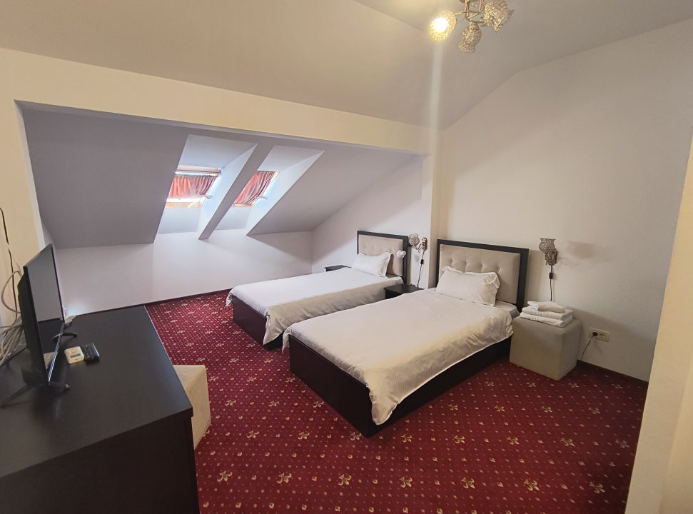 Hotel de inchiriat Parter + 2 Etaje + Mansarda, 19 camere, zona Brancoveanu 8, foxfort.ro