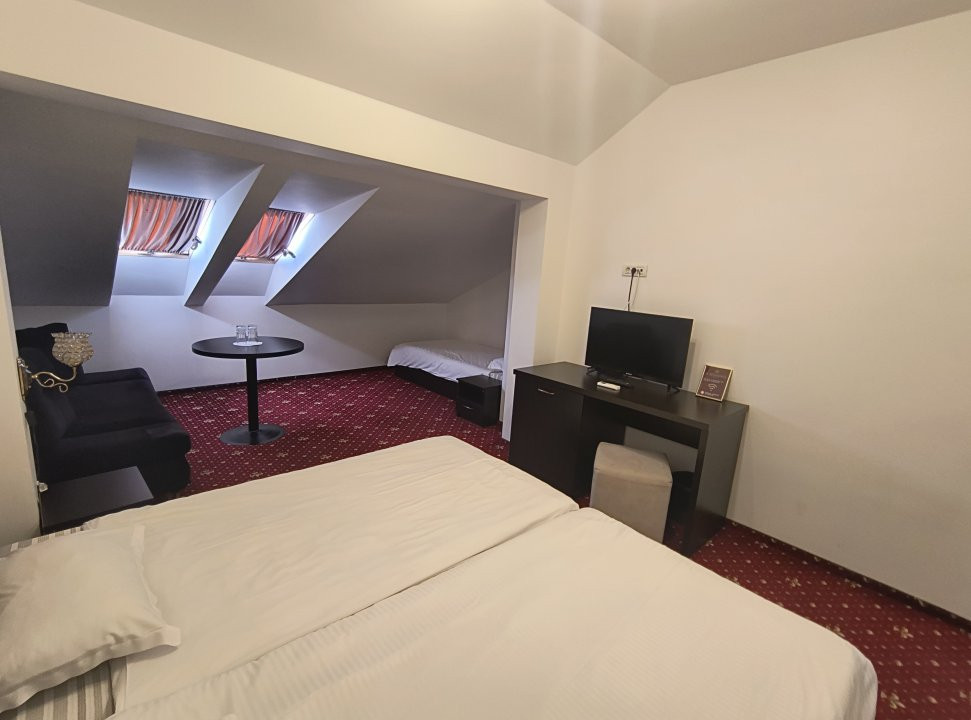 Hotel de inchiriat Parter + 2 Etaje + Mansarda, 19 camere, zona Brancoveanu 10, foxfort.ro