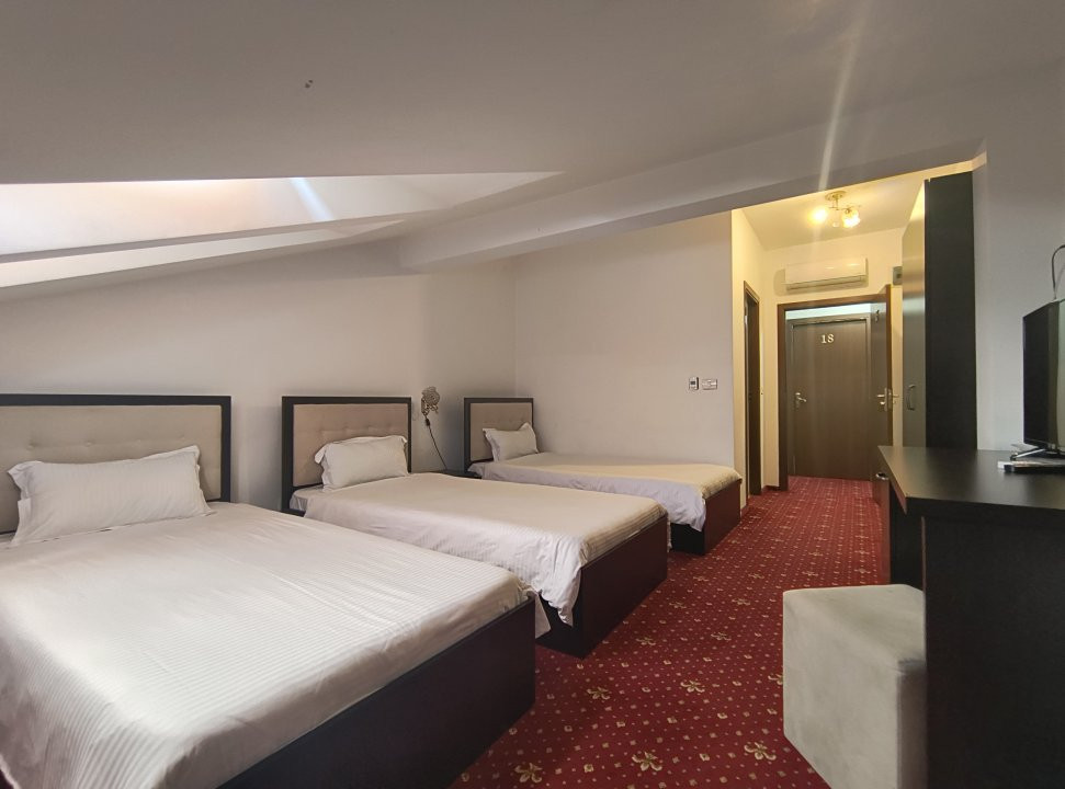 Hotel de inchiriat Parter + 2 Etaje + Mansarda, 19 camere, zona Brancoveanu 12, foxfort.ro