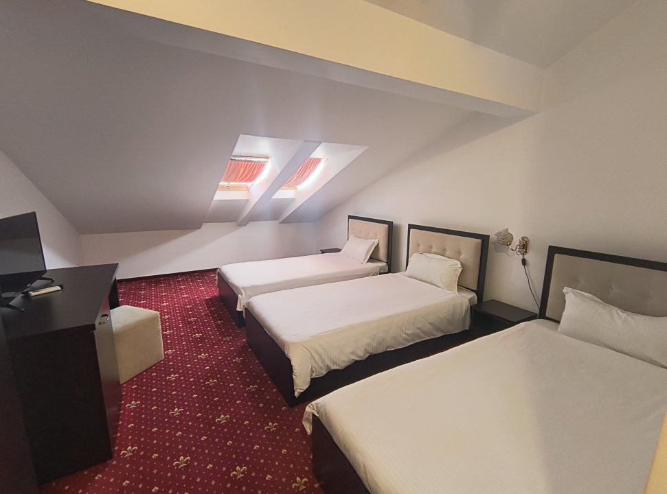 Hotel de inchiriat Parter + 2 Etaje + Mansarda, 19 camere, zona Brancoveanu 14, foxfort.ro