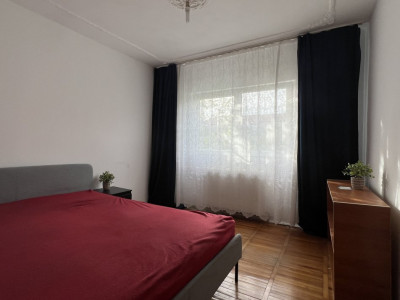 Apartament cu 3 camere de vanzare, etaj 2, zona Lipovei