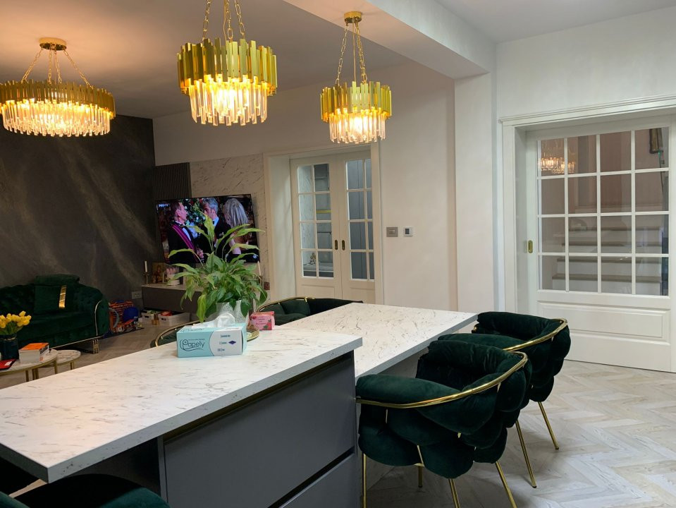 Duplex de vanzare cu 5 camere si 3 bai, zona Mehala 16, foxfort.ro