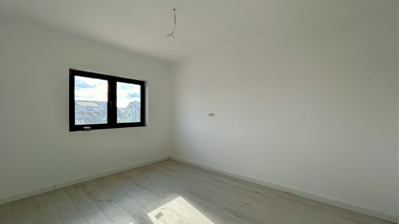 Duplex cu 4 camere si teren de 350 mp, zona Cora Dumbravita 6, foxfort.ro