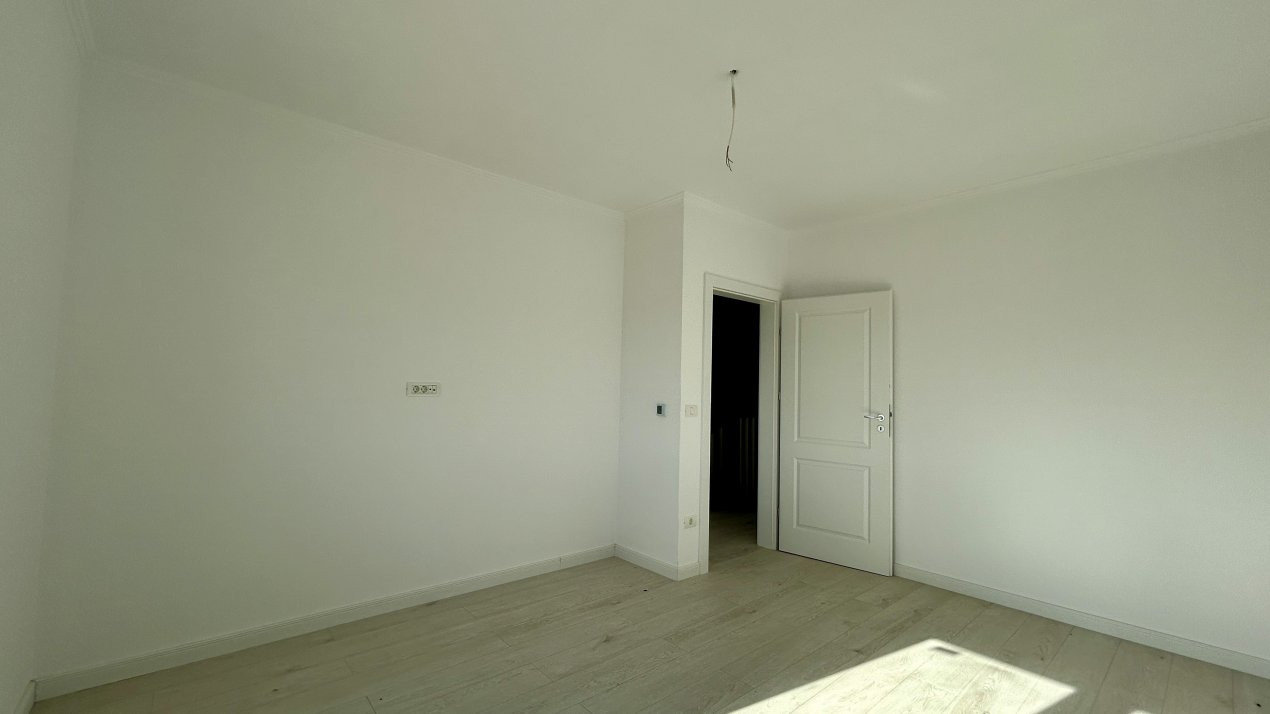 Duplex cu 4 camere si teren de 350 mp, zona Cora Dumbravita 9, foxfort.ro