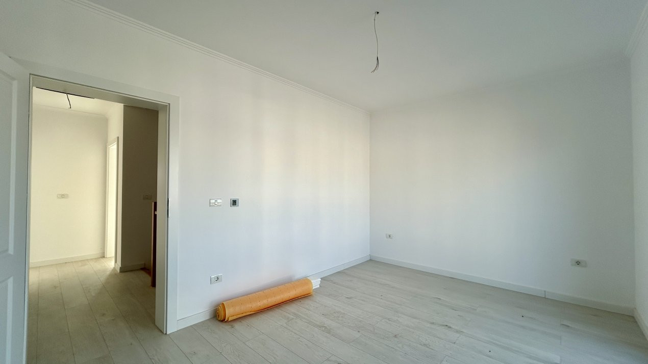 Duplex cu 4 camere si teren de 350 mp, zona Cora Dumbravita 10, foxfort.ro