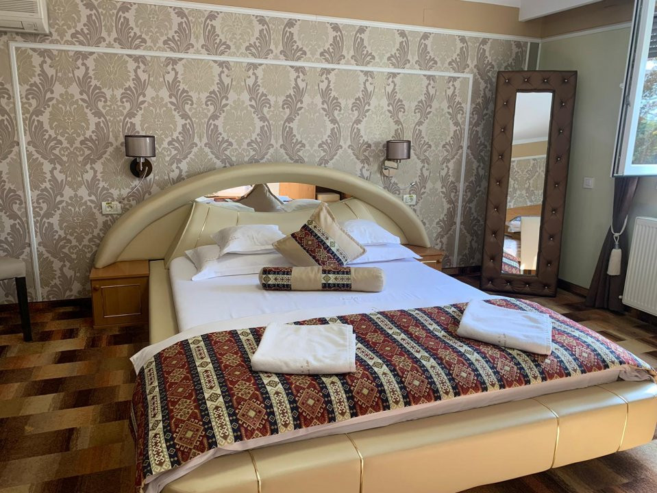 Casa cu 16 camere si teren de 752 mp - zona Bogdanestilor 7, foxfort.ro