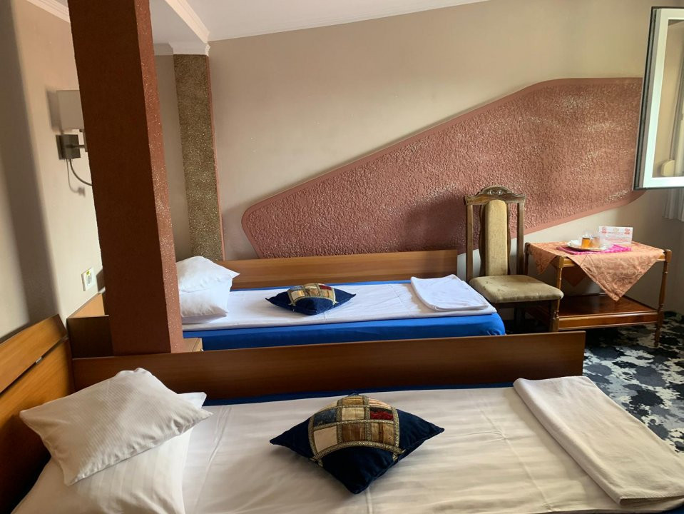 Casa cu 16 camere si teren de 752 mp - zona Bogdanestilor 8, foxfort.ro
