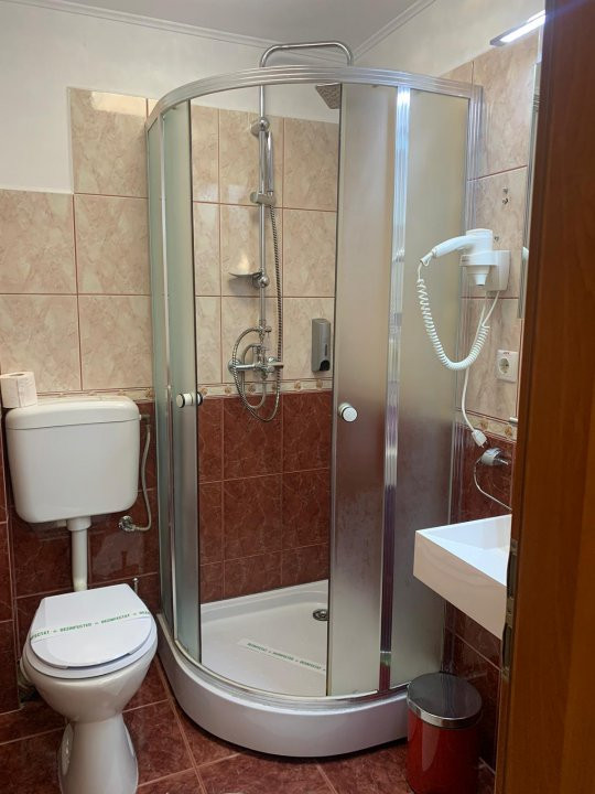 Casa cu 16 camere si teren de 752 mp - zona Bogdanestilor 13, foxfort.ro