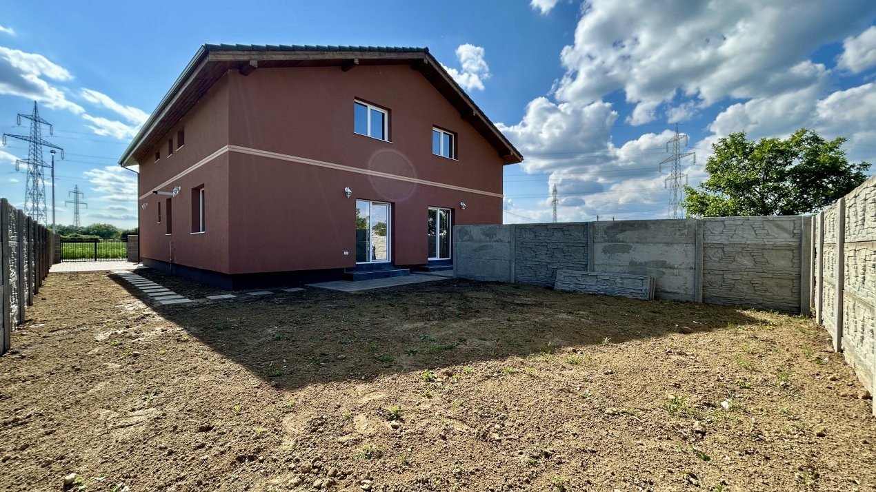Duplex 5 camere si teren de 300 mp, zona Ghiroda 1, foxfort.ro
