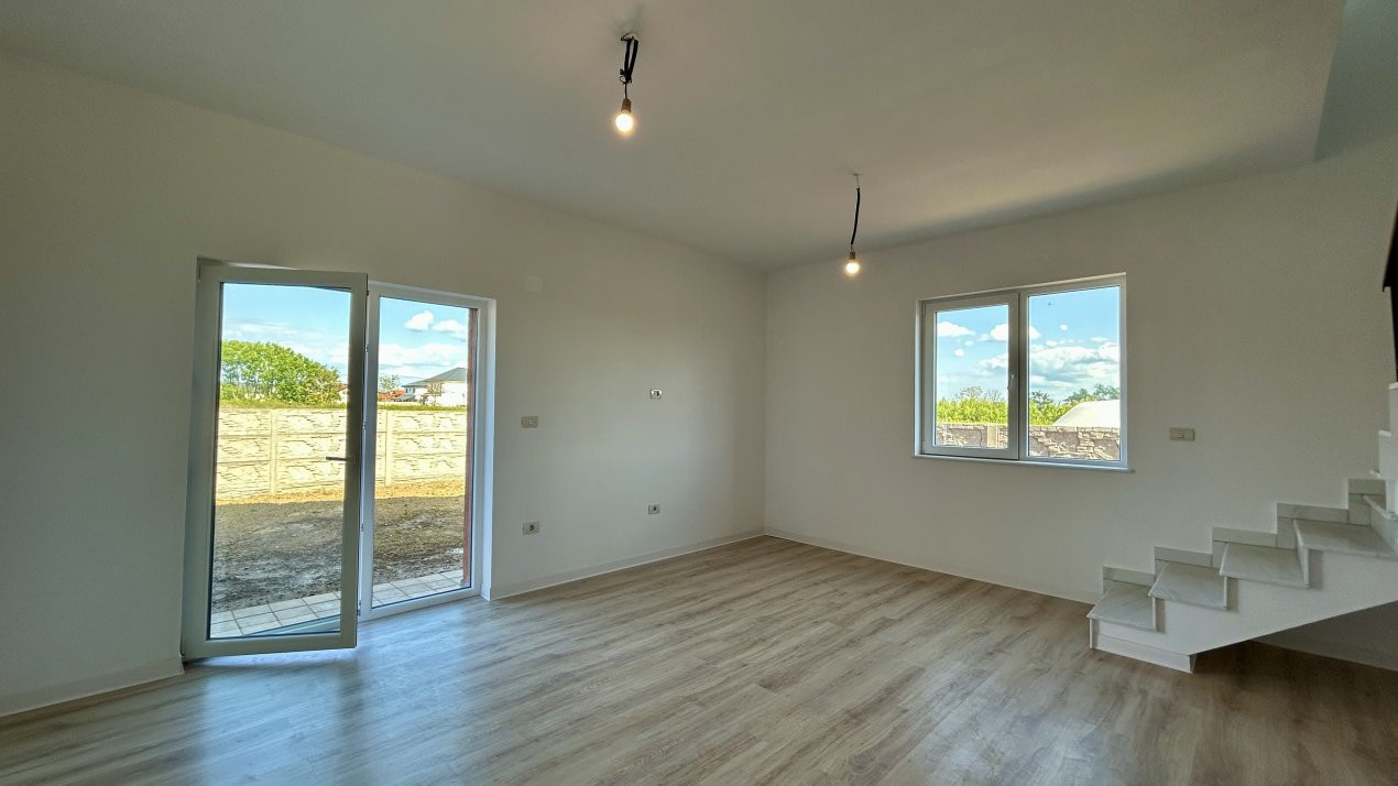 Duplex 5 camere si teren de 300 mp, zona Ghiroda 3, foxfort.ro