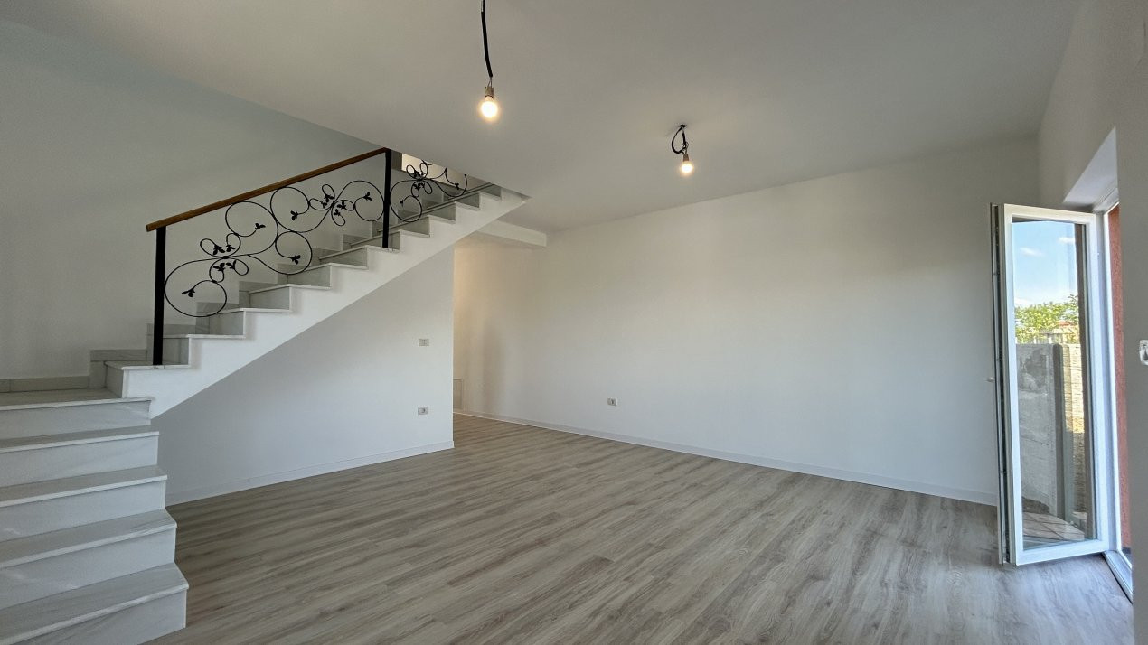 Duplex 5 camere si teren de 300 mp, zona Ghiroda 4, foxfort.ro