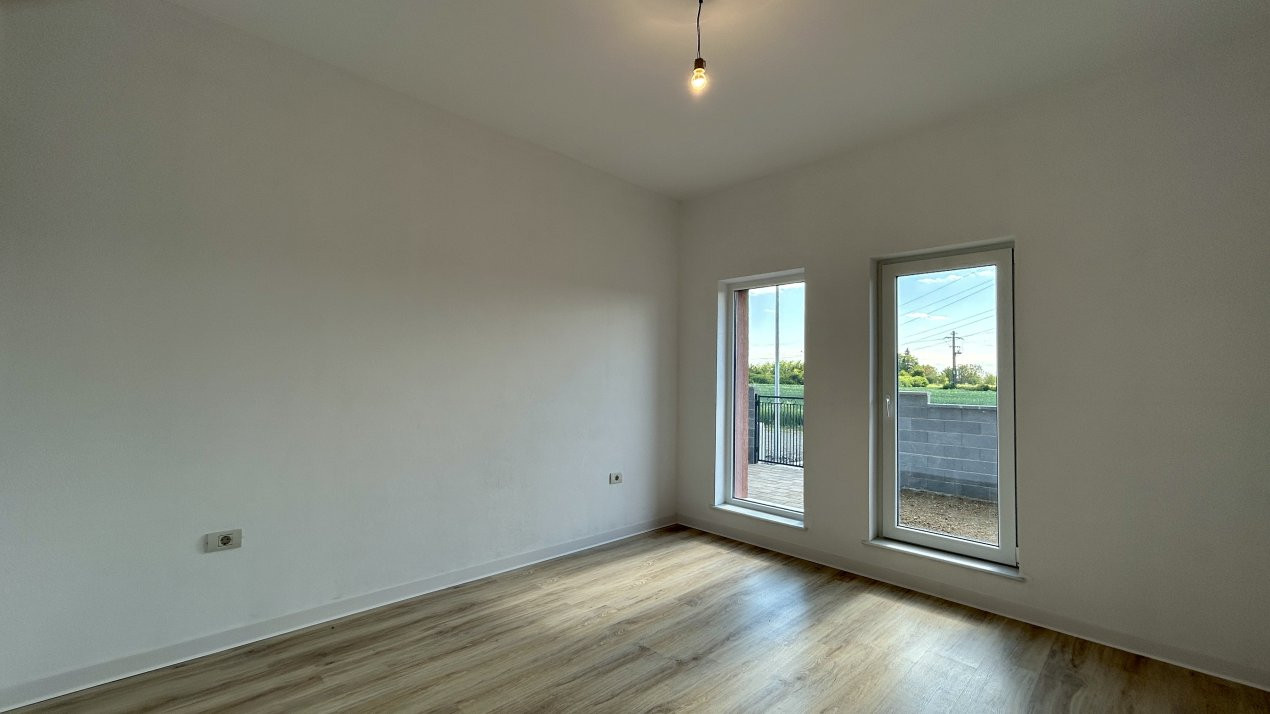 Duplex 5 camere si teren de 300 mp, zona Ghiroda 5, foxfort.ro