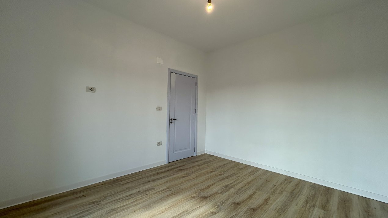 Duplex 5 camere si teren de 300 mp, zona Ghiroda 6, foxfort.ro