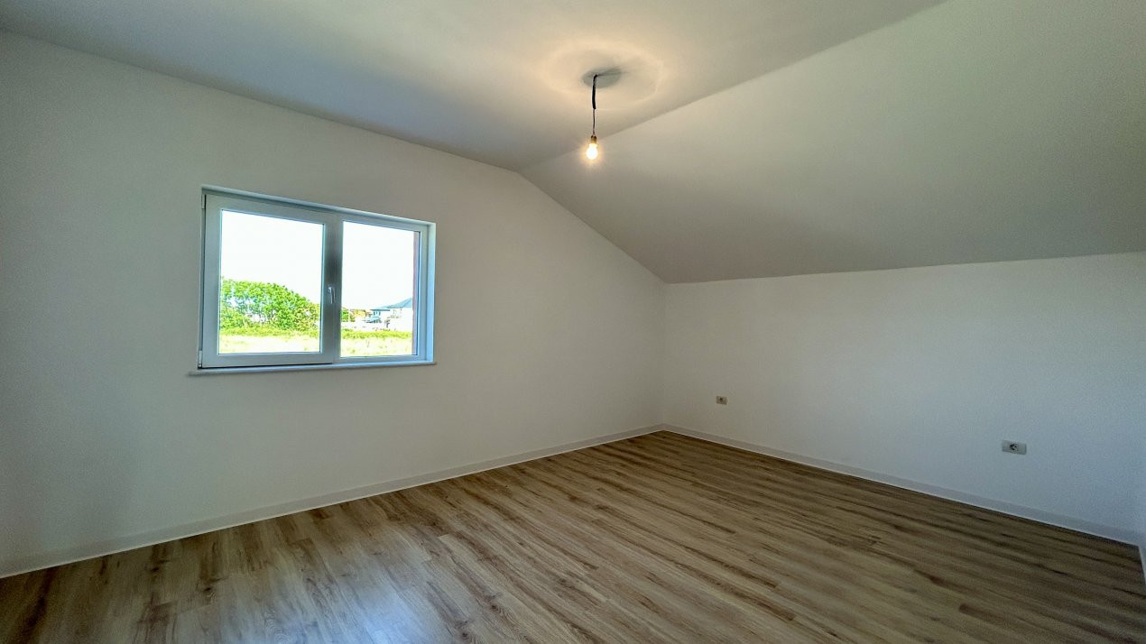Duplex 5 camere si teren de 300 mp, zona Ghiroda 9, foxfort.ro