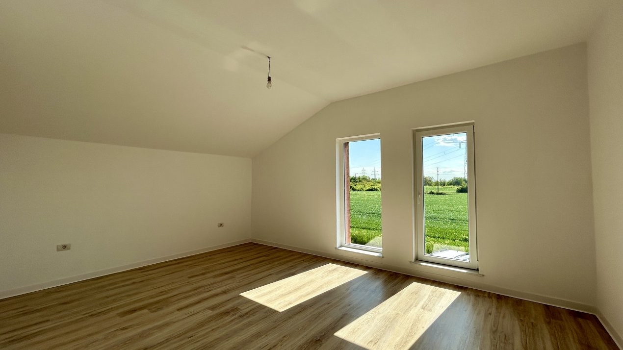 Duplex 5 camere si teren de 300 mp, zona Ghiroda 11, foxfort.ro