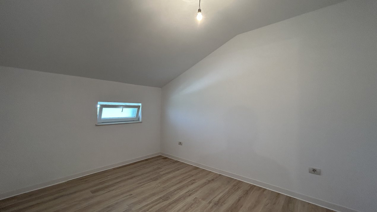 Duplex 5 camere si teren de 300 mp, zona Ghiroda 13, foxfort.ro