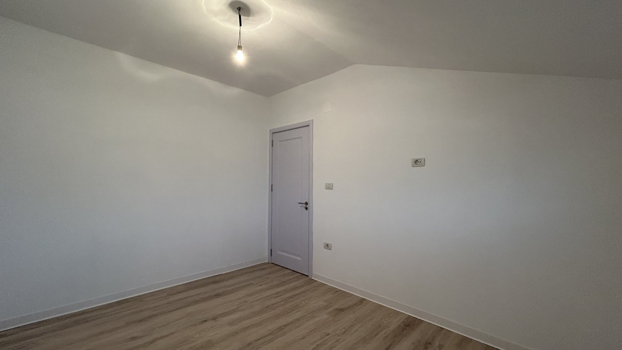 Duplex 5 camere si teren de 300 mp, zona Ghiroda 14, foxfort.ro