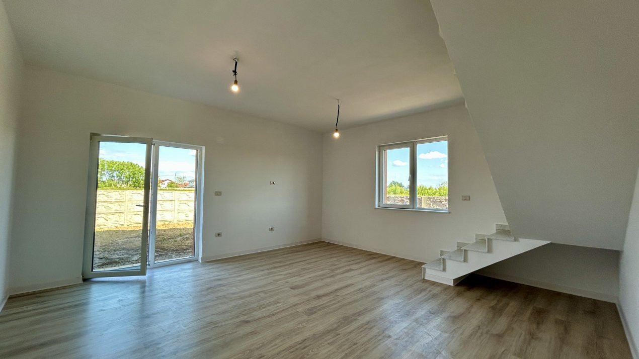 Duplex 5 camere si teren de 300 mp, zona Ghiroda 18, foxfort.ro