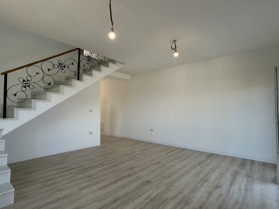 Duplex 5 camere si teren de 300 mp, zona Ghiroda imagine mica 4, foxfort.ro