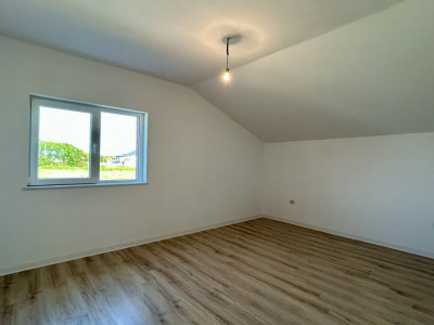 Duplex 5 camere si teren de 300 mp, zona Ghiroda imagine mica 9, foxfort.ro