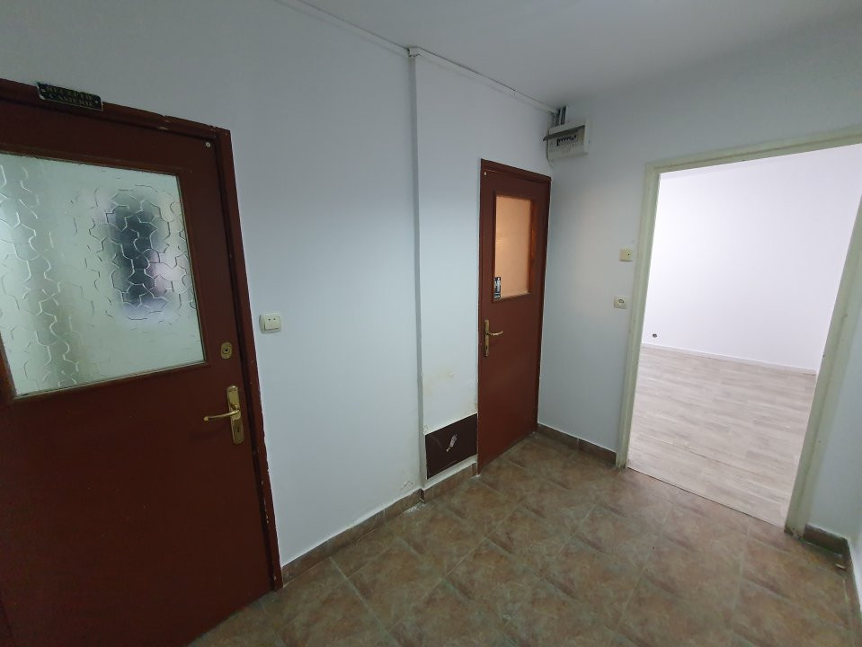 Spatiu comercial cu 2 camere de inchiriat - zona Piata Doina 7, foxfort.ro
