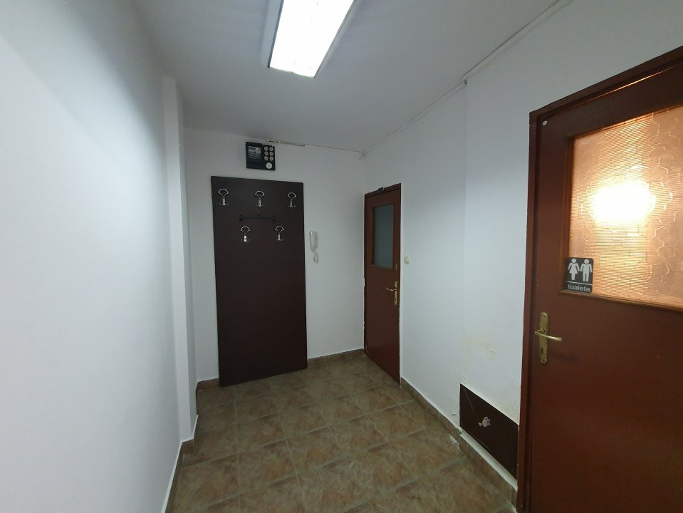Spatiu comercial cu 2 camere de inchiriat - zona Piata Doina 8, foxfort.ro