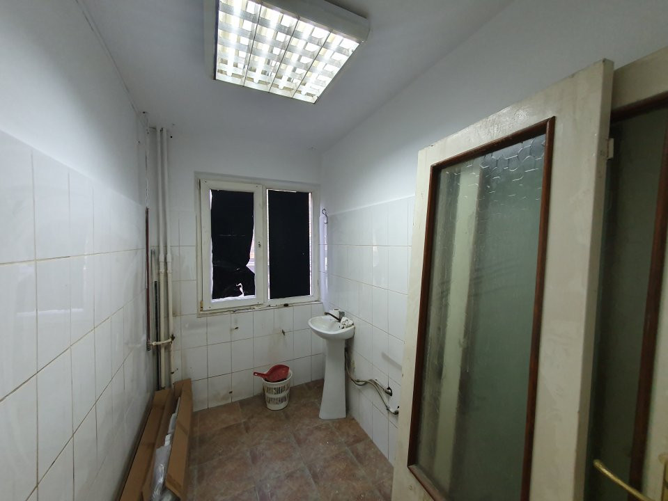Spatiu comercial cu 2 camere de inchiriat - zona Piata Doina 12, foxfort.ro